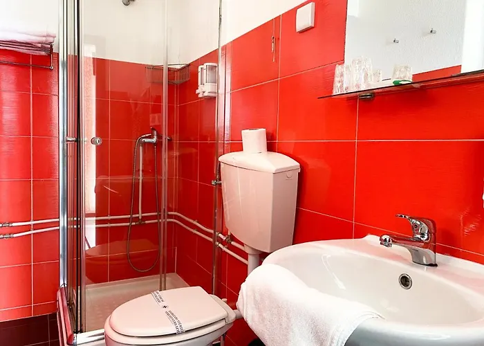 Cubata 2* نازاريه